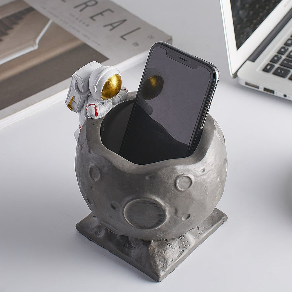 Arthia Designs - Moon Astronaut Pen Holder - Review