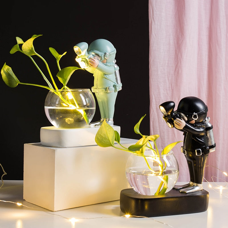 Arthia Designs - Astronaut Glowing Flower Pots - Review