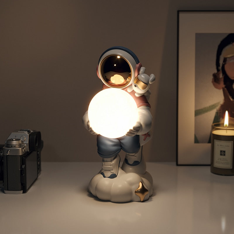 Arthia Designs - Astronaut Holding Moon Light Figurine - Review